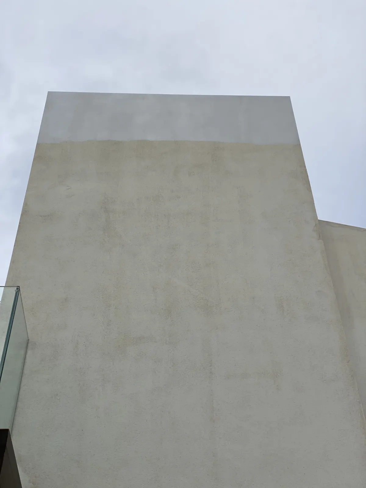 Avant : façade de villa ternie